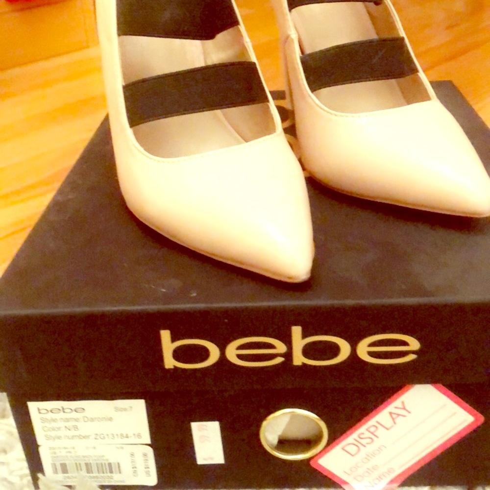 Bebe heel shoe! Fun Black and Tan contrast.